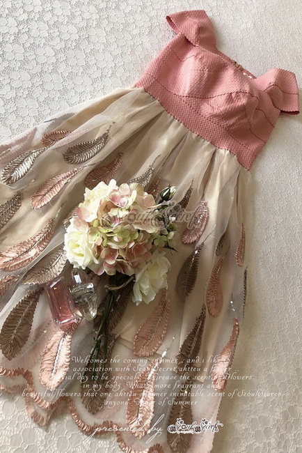 เดรสทรงเปิดไหล่สีชมพูเนื้อผ้ายืดทรงแขนล้ำ