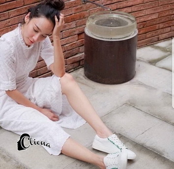 เสื้อลูกไม้ระบายแขนยาวเลยข้อศอก