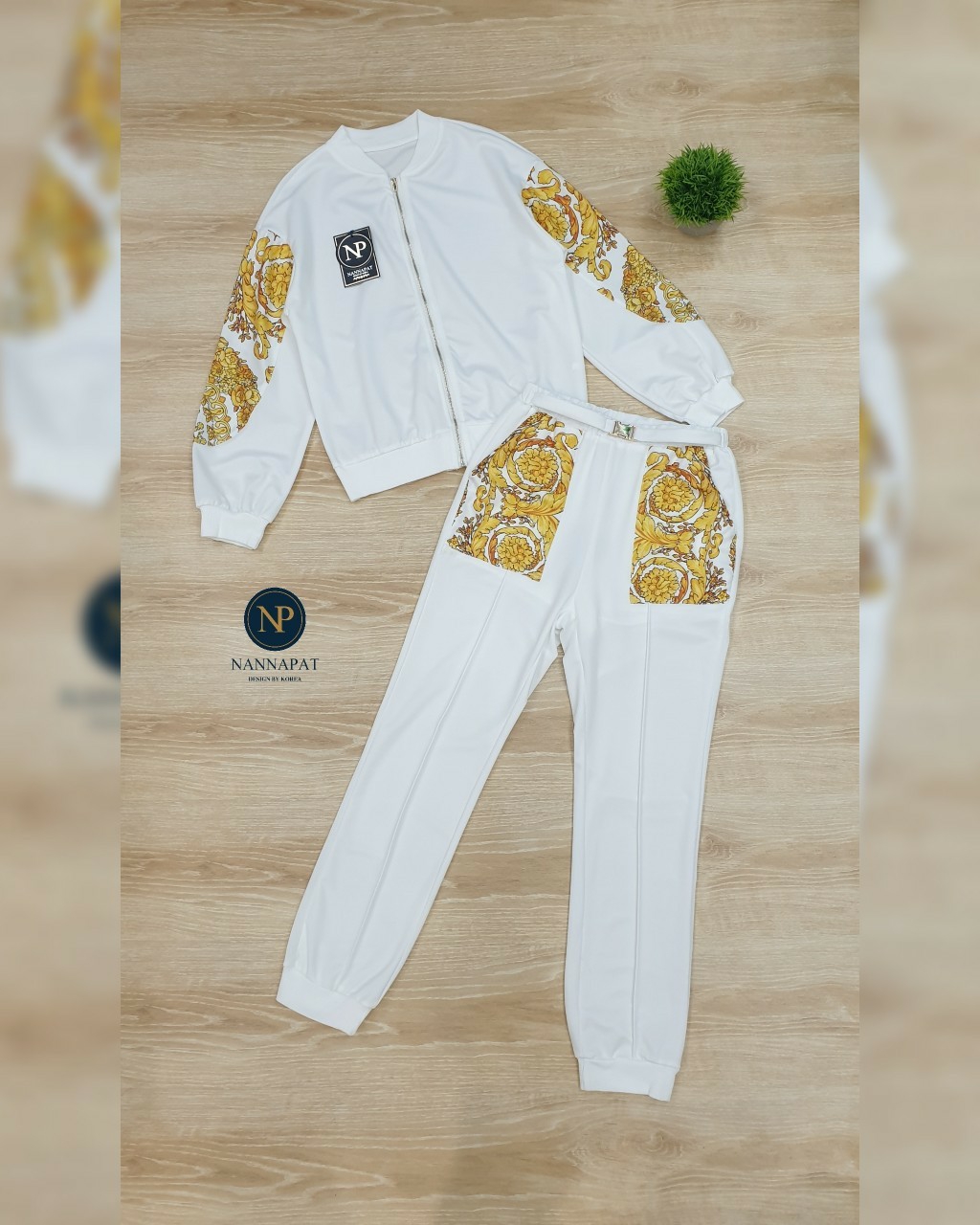 เสื้อซิปหน้าสีทองกางเกงเอวสม็อค