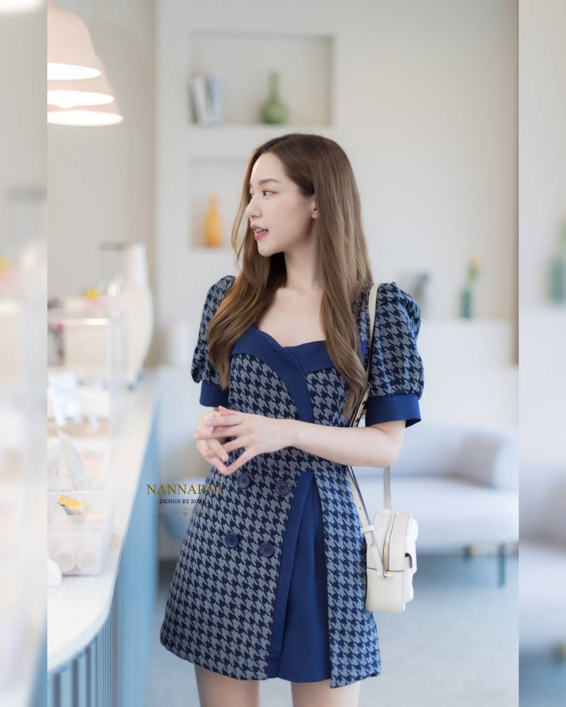 เพลสูทเหมือนเดรส ด้านในเป็นกางเกง