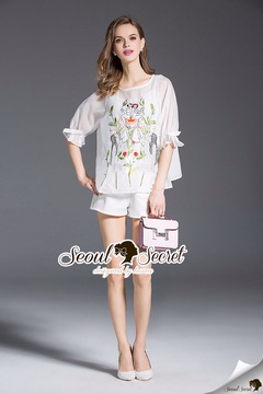 Lady Ribbon Online เสื้อผ้าออนไลน์ ขายส่งของแท้พร้อมส่ง Seoul Secret SS12250716 Seoul Secret Say's .... Whity Ladiest Stick Bow Sleeve B;ouse