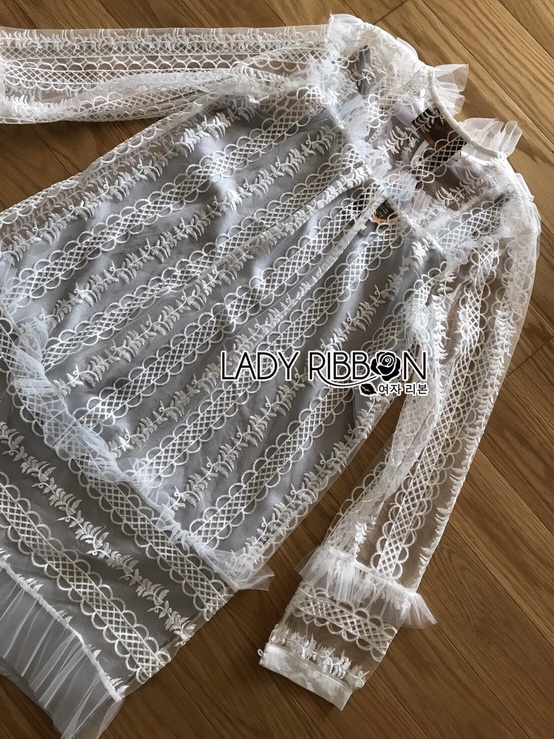 เดรสผ้าลูกไม้โปรงสีขาว