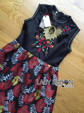 Lady Modern Hippie Floral Embroidered and Printed Dress