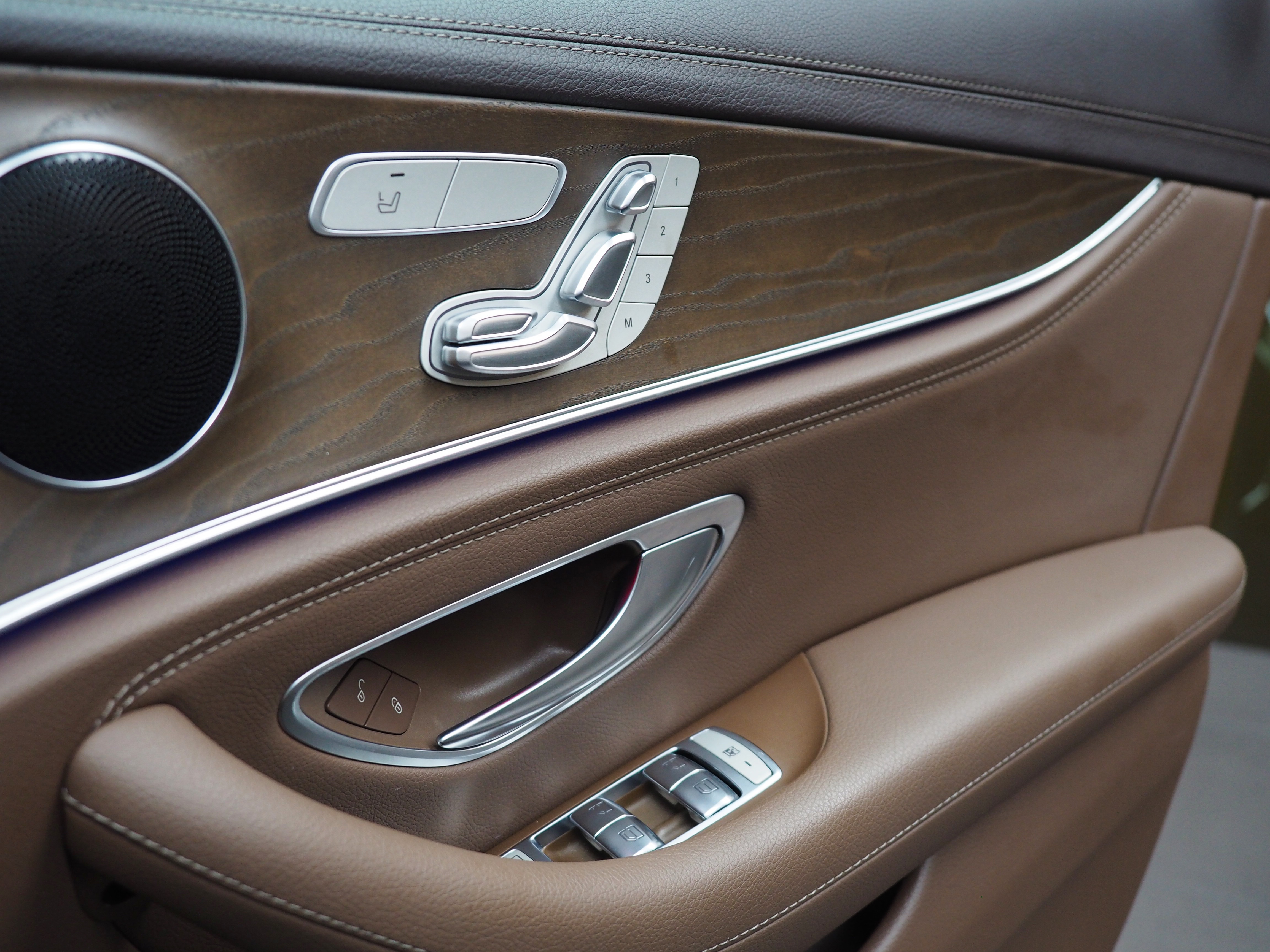 จองแล้ว E300e Exclusive Plug in Hybrid W213