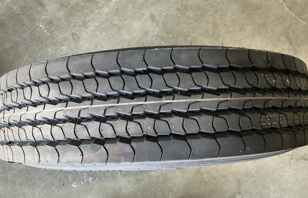 ยางรถบรรทุก เรเดียล ขนาด 9.5R17.5 รุ่น FRO1 ชนิด TL 18PR ยี่ห้อ PIRELLI