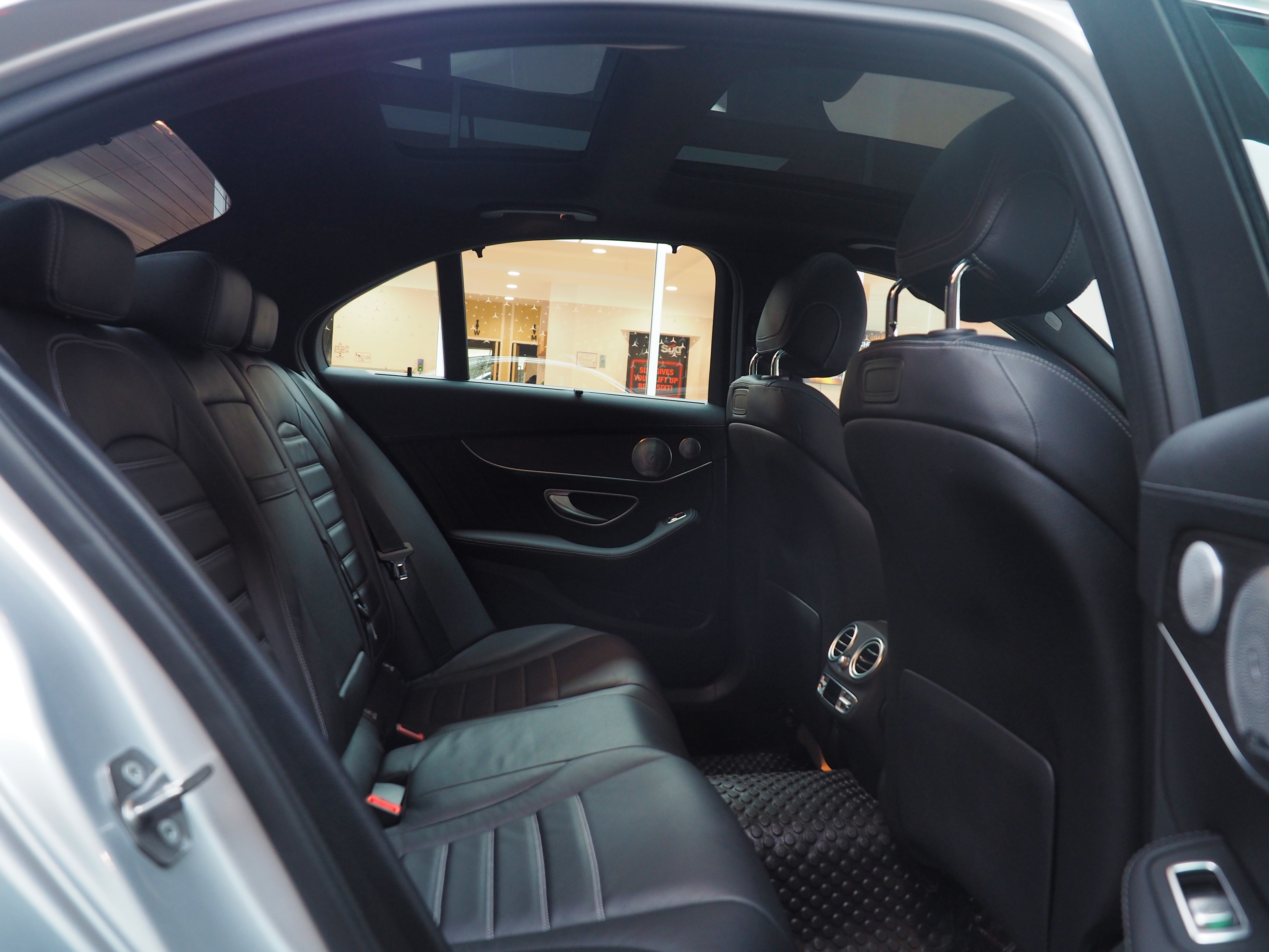 จองแล้ว C300e Plug in Hybrid AMG W205