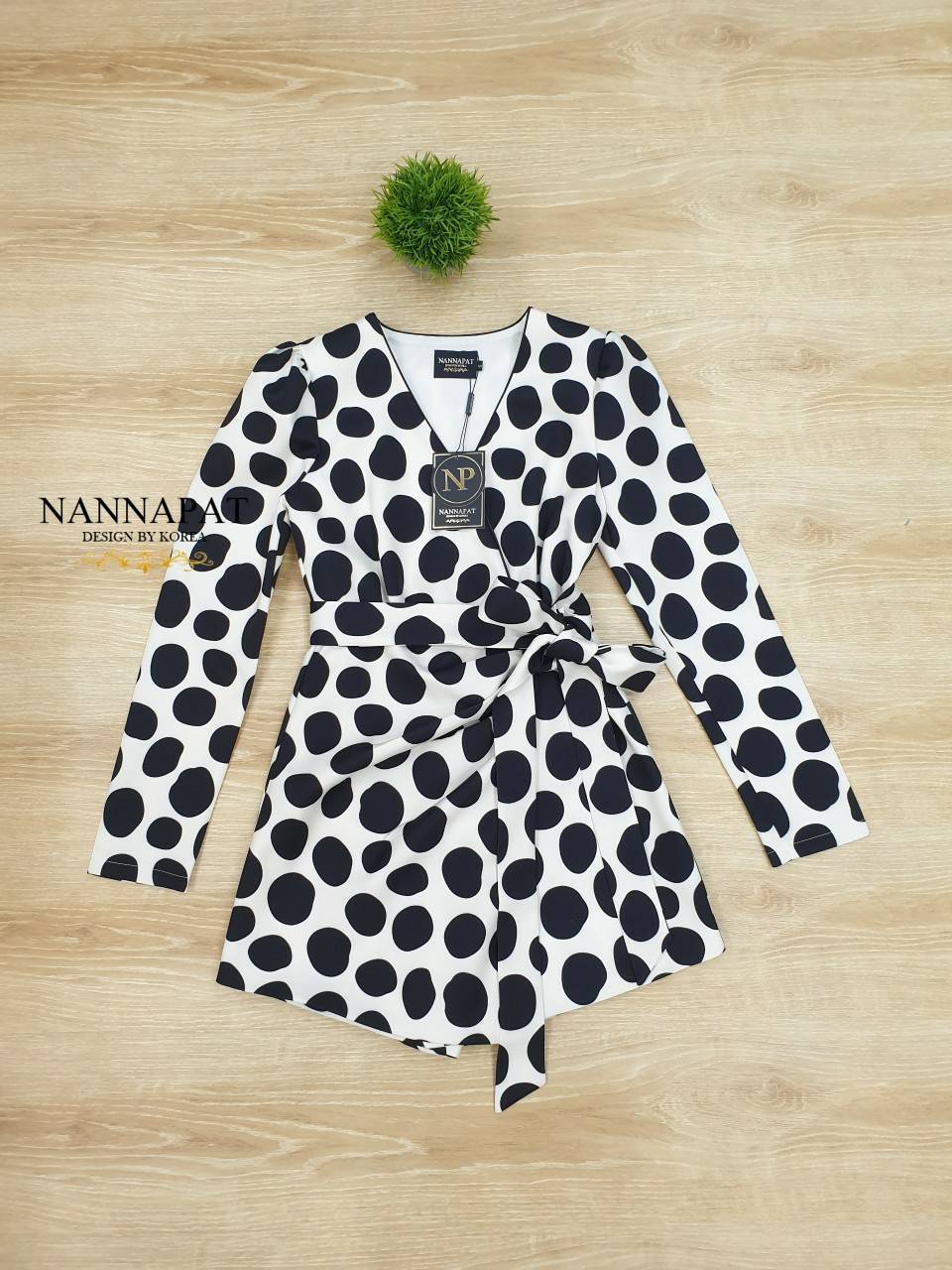 เพลสูทติดกระดุมหน้าพร้อมสายผูกเอว