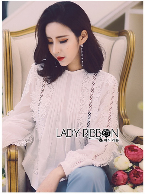 เสื้อแขนยาวผ้าคอตตอนตกแต่งลูกไม้สีขาว
