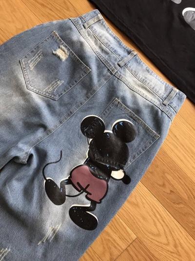 Jeans Set เซ็ตเสื้อยืดสีขาวพิมพ์ลายมิกกี้เมาส์และกางเกงยีนส์ทรงสกินนี่