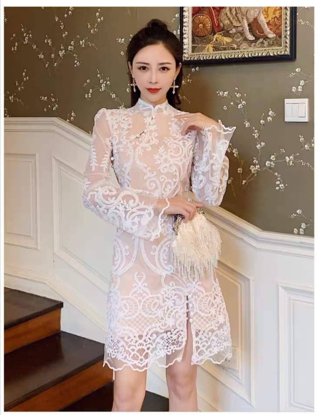 เดรสคอจีนผ้าลูกไม้สีขาว