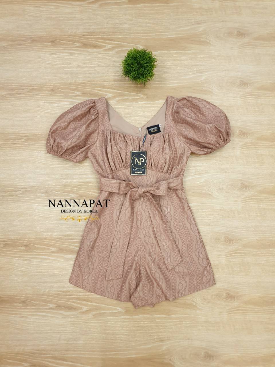 เพลสูทแขนพองน่ารัก ตัวกางเกงมีกระเป๋าข้าง