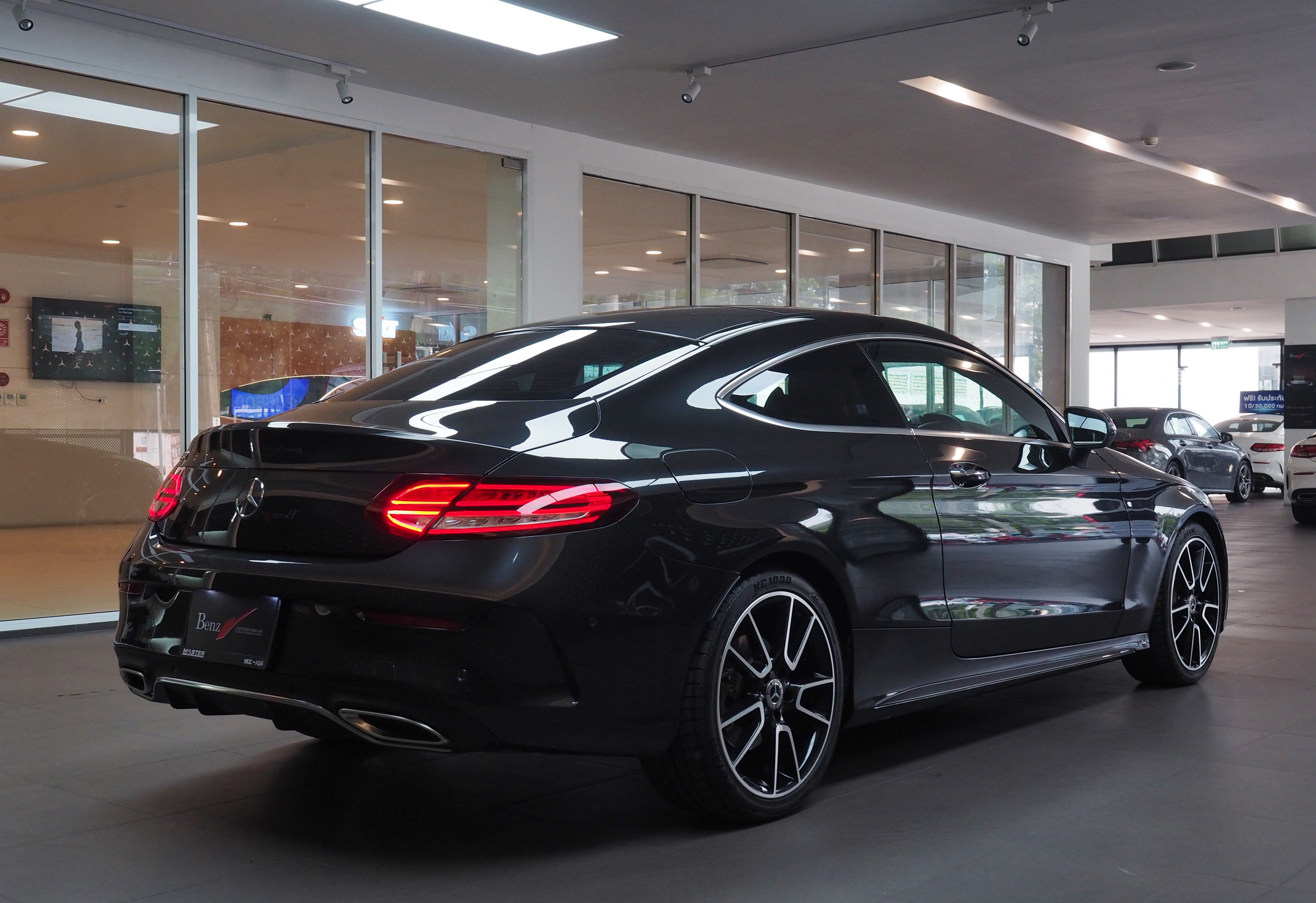 จองแล้ว C200 Coupe AMG Dynamic W205