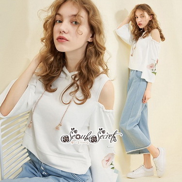 เสื้อเนื้อผ้าโฟรเวย์โทนสีขาวออฟไวท์