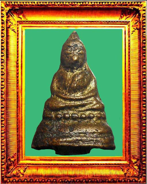 พระชัยวัฒน์หลวงปู่บุญพิมพ์ป้อมเล็กฐานสูง องค์ที่ 1