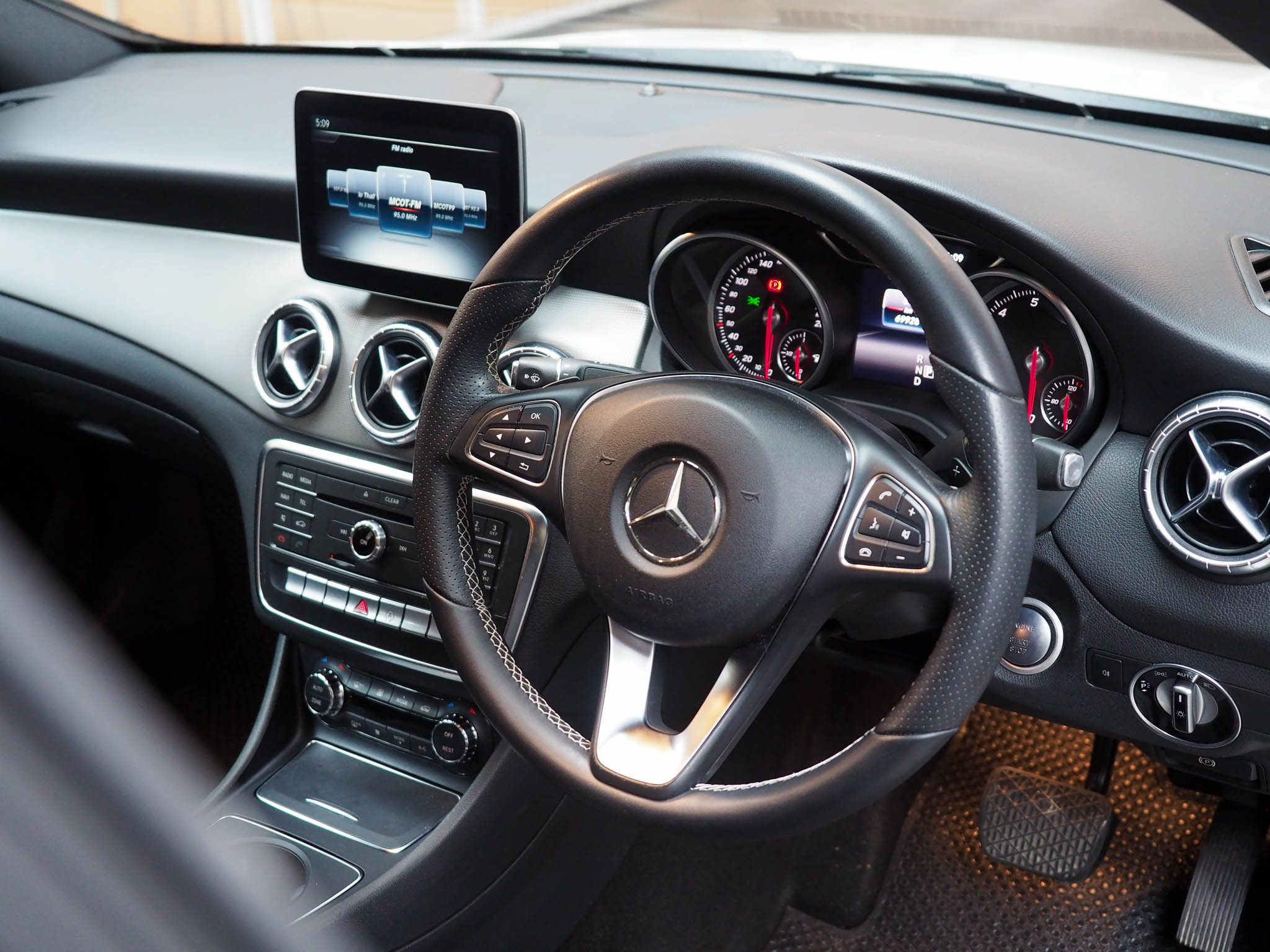 จองแล้ว CLA200 Urban W117