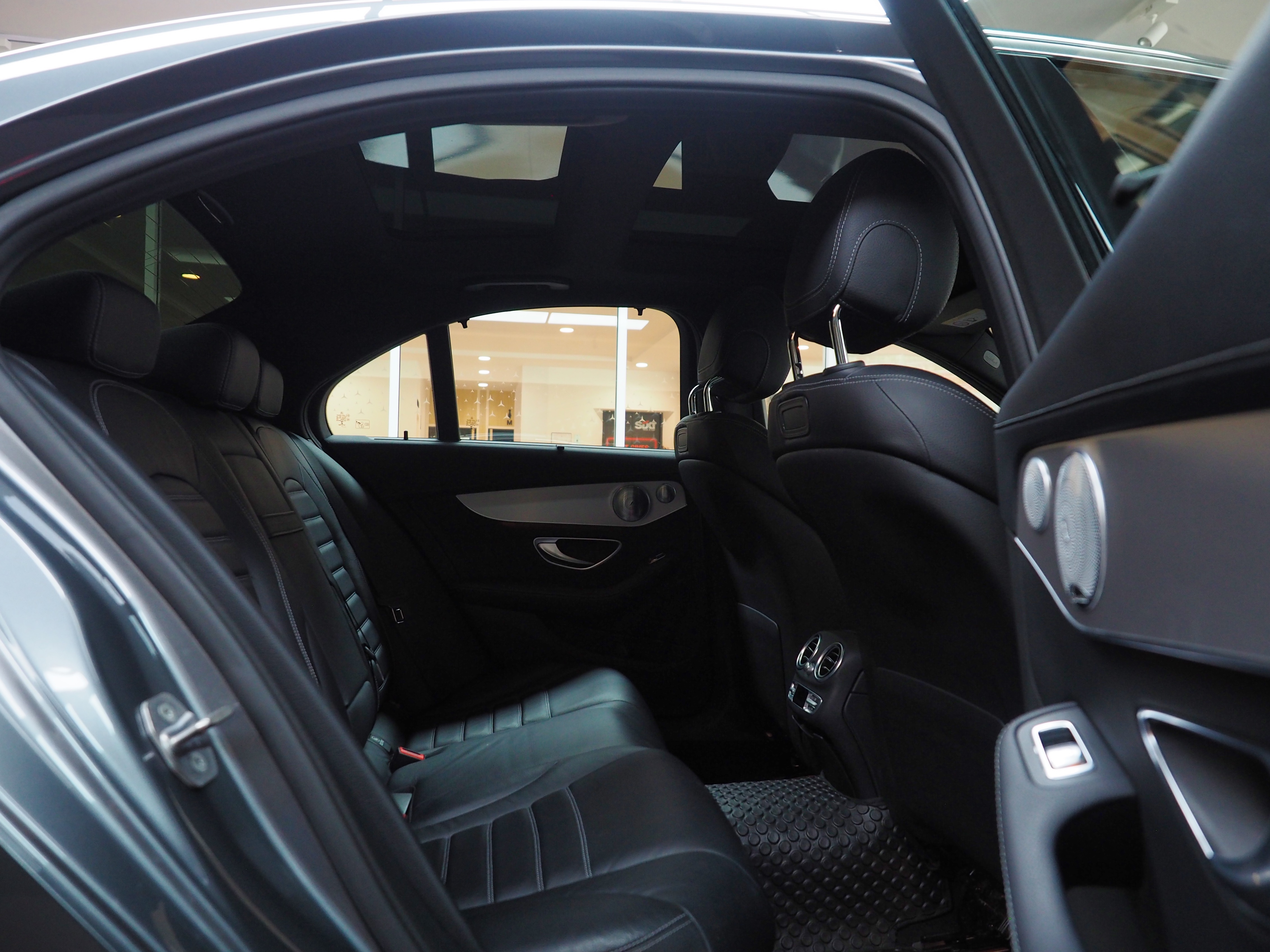 จองแล้ว C350e AMG Plug in Hybrid W205