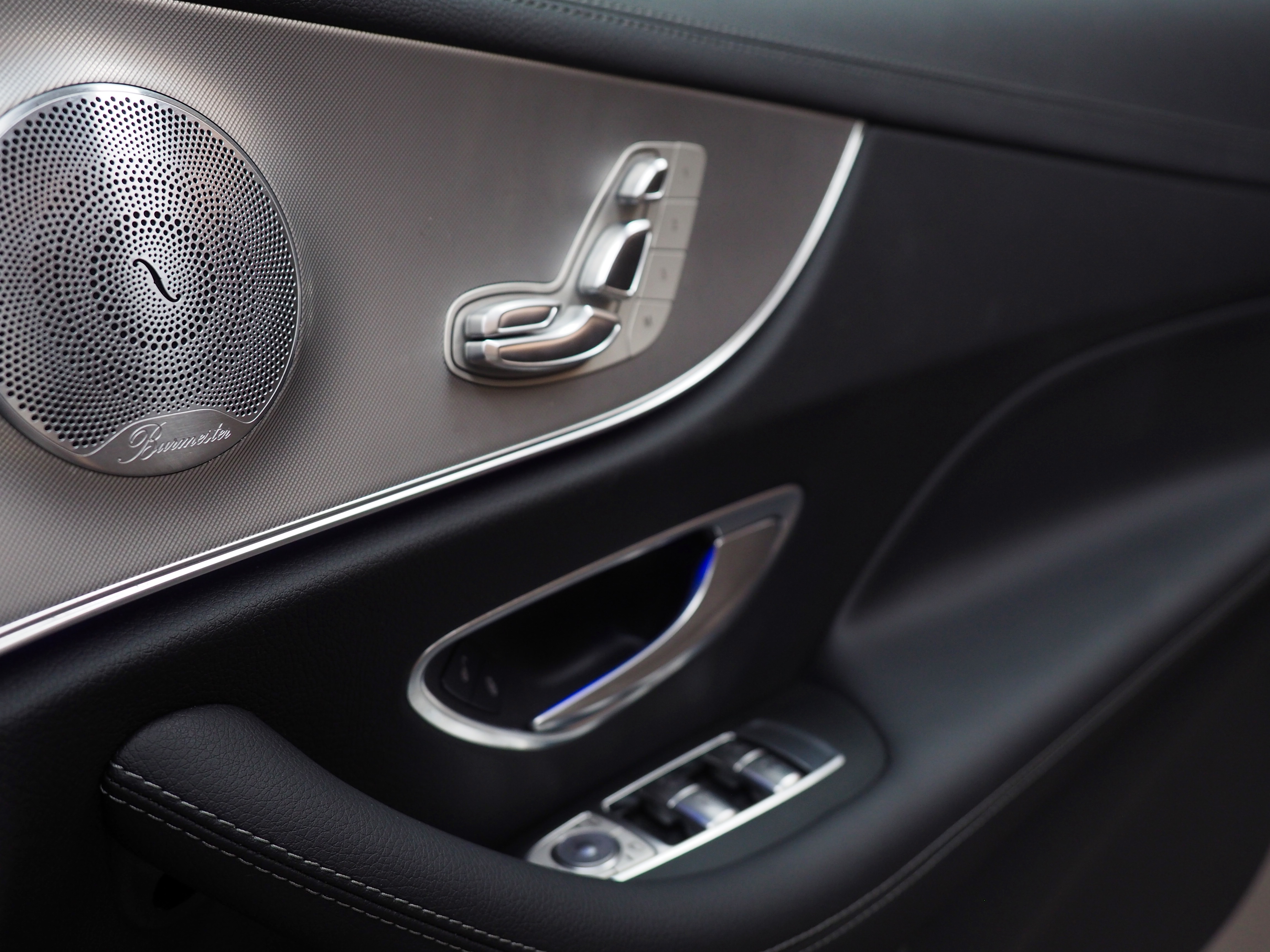 จองแล้ว E200 Coupe AMG Dynamic W238