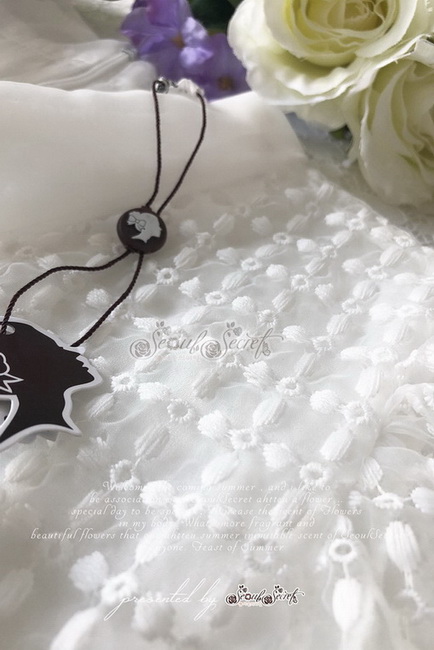 เดรสสีขาวเนื้อผ้า Tulle แบบโปร่ง
