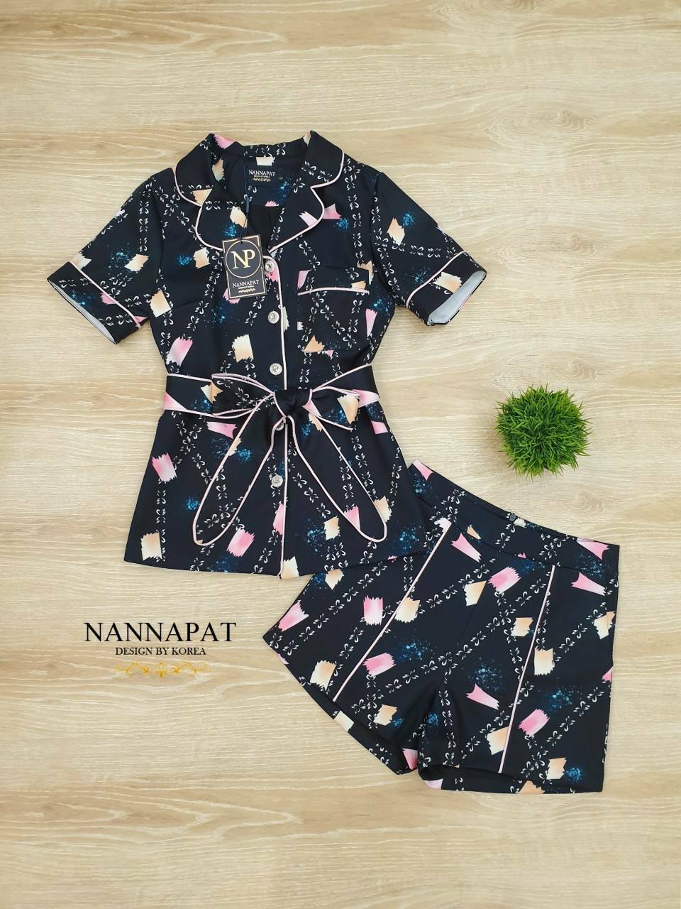 เสื้อกระดุมเพชรหน้าสวยมาก