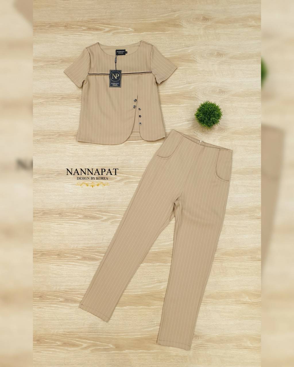 เสื้อซิปข้าง แต่งกระดุ มกางเกงมีกระเป๋าข้าง