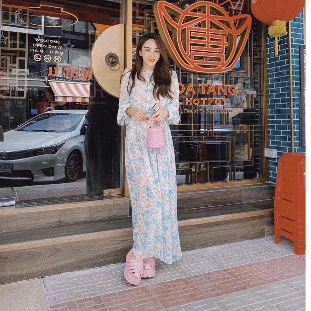 เดรสเเขนยาวลายลูกไม้ทั้งตัว