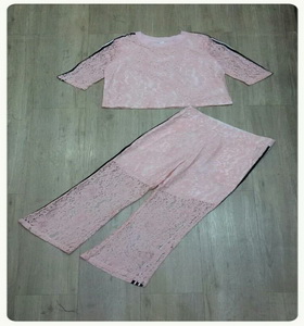 เสื้อทรงคอกลมแขนพอดีศอก