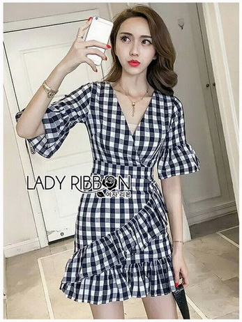 เดรสผ้าลายสก็อตตกแต่งระบาย