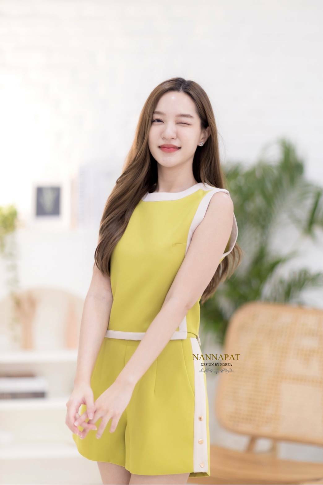 เสื้อแต่งแถบทูโทน ซิปหลังกระดุมข้าง