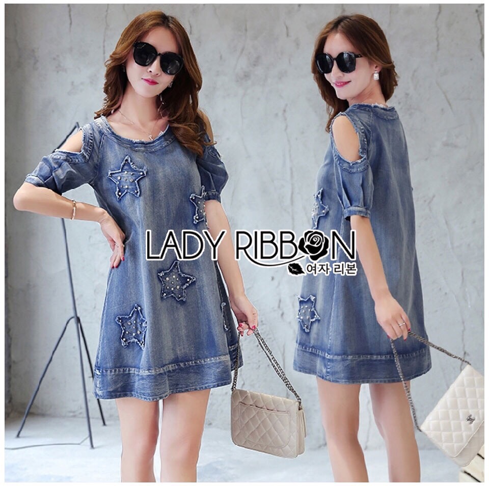 Lady Ribbon Online เสื้อผ้า ออนไลน์ ขายส่ง LR07230616 🎀 Lady Ribbon's Made 🎀 Lady Savina Cool Chic Shoulder Cut-Oul Star Embroidered Denim Dress