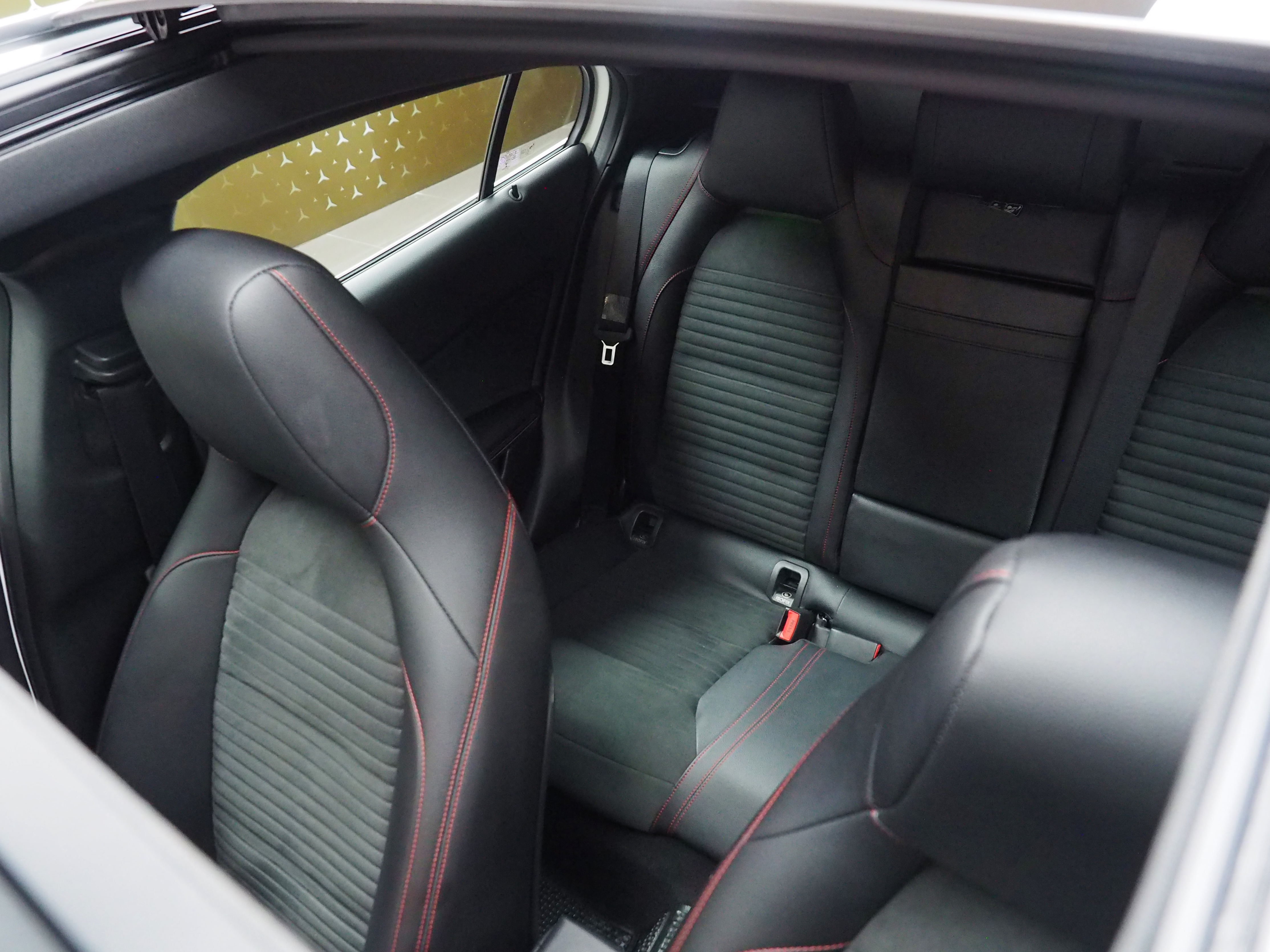 จองแล้ว GLA250 AMG Dynamic W156