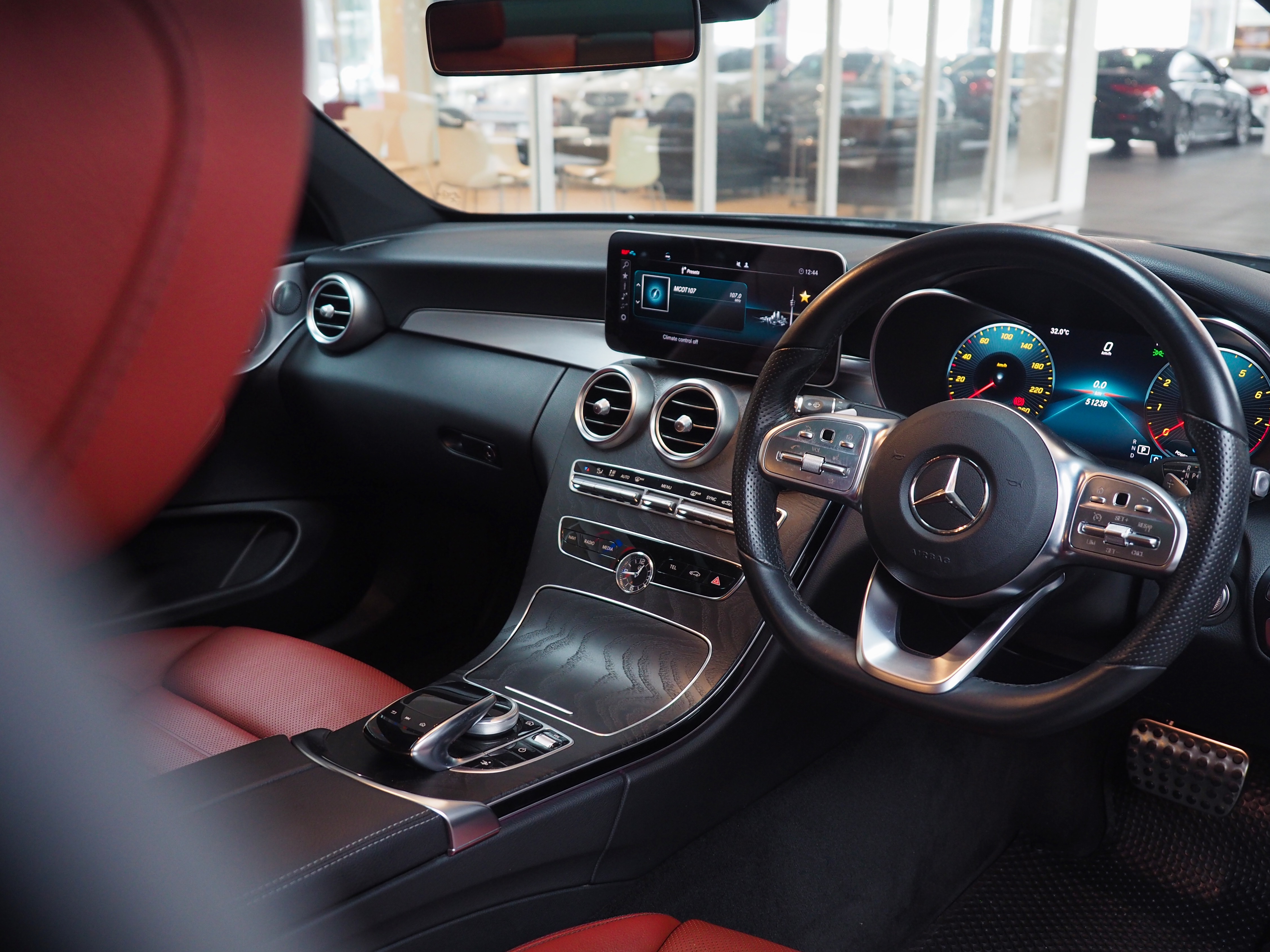 จองแล้ว C200 Coupe AMG W205