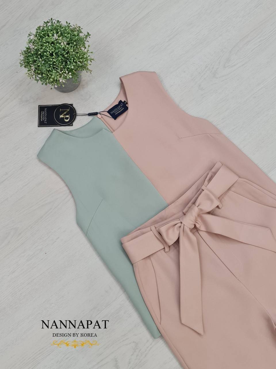 เสื้อทูโทนแขนกุด ซิปหลัง กางเกงเข้ารูป