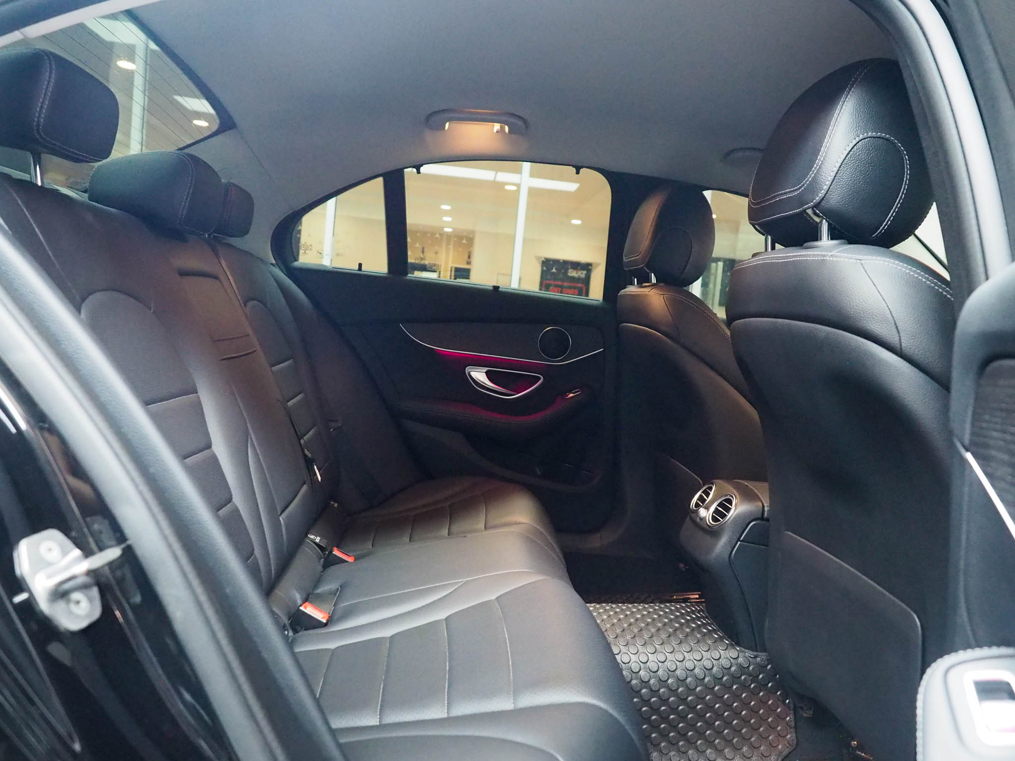 จองแล้ว C220d Avantgarde W205