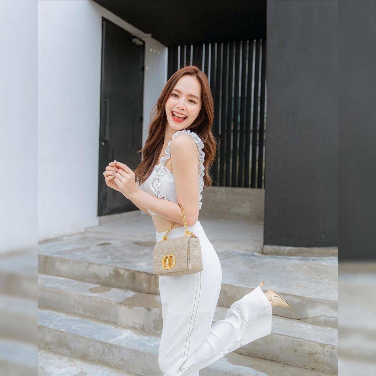 เสื้อซิปหลัง มีฟองน้าอกสีขาว