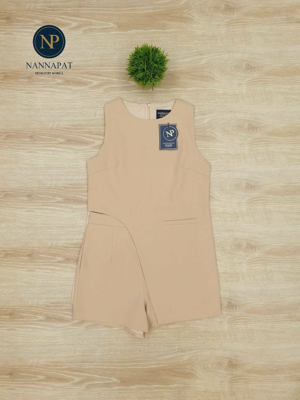 เสื้อดีไซด์สั้นข้างยาวข้างกางเกงมีกระเป๋าข้าง