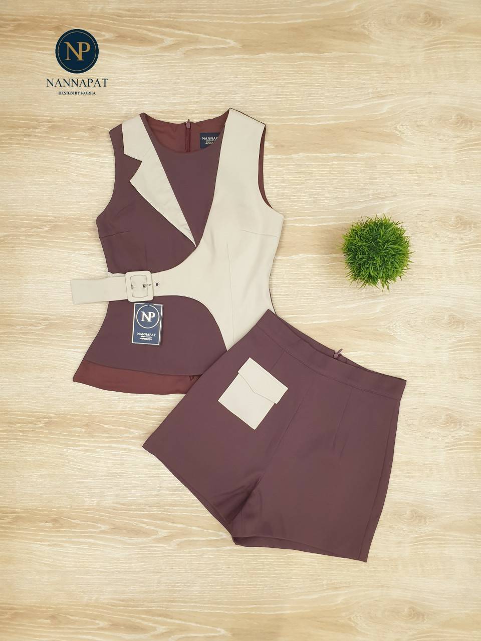 เสื้อมีฟองน้ำแต่งเข็มขัดรัด