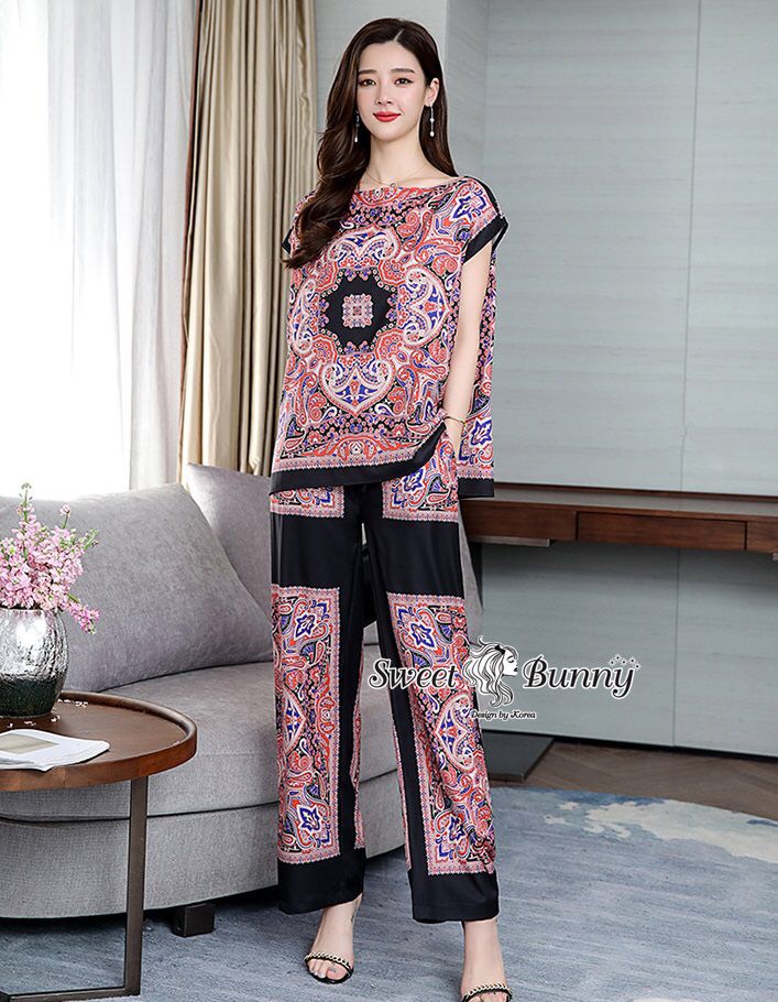 เสื้อคอปาดแขนปกไหล่นิดๆ เสื้อทรงเหลี่ยมกว้าง
