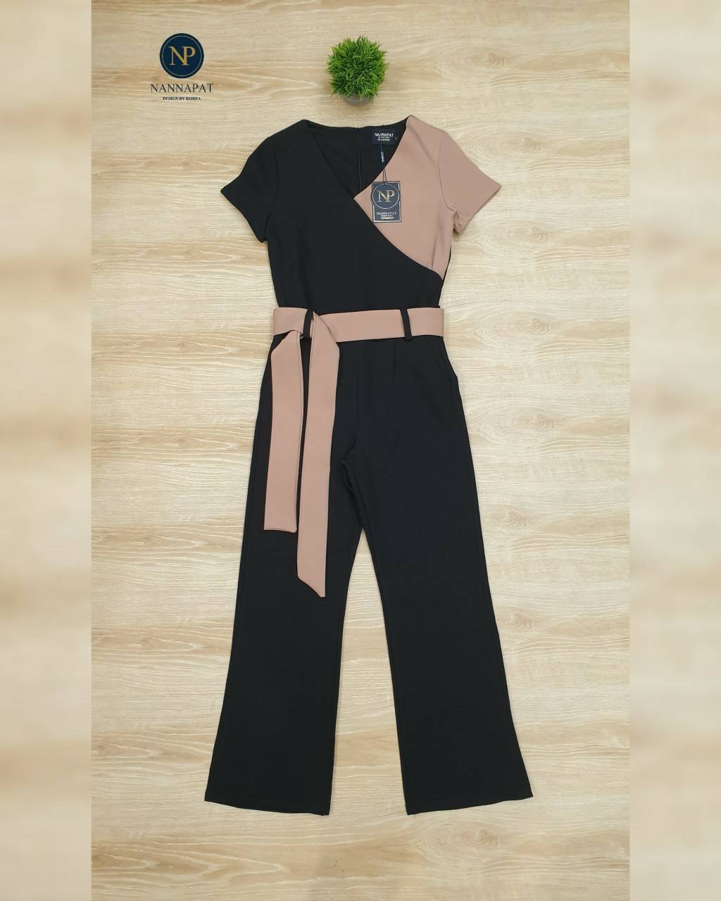 เสื้อซิปหลัง กางเกงมีกระเป๋าข้าง