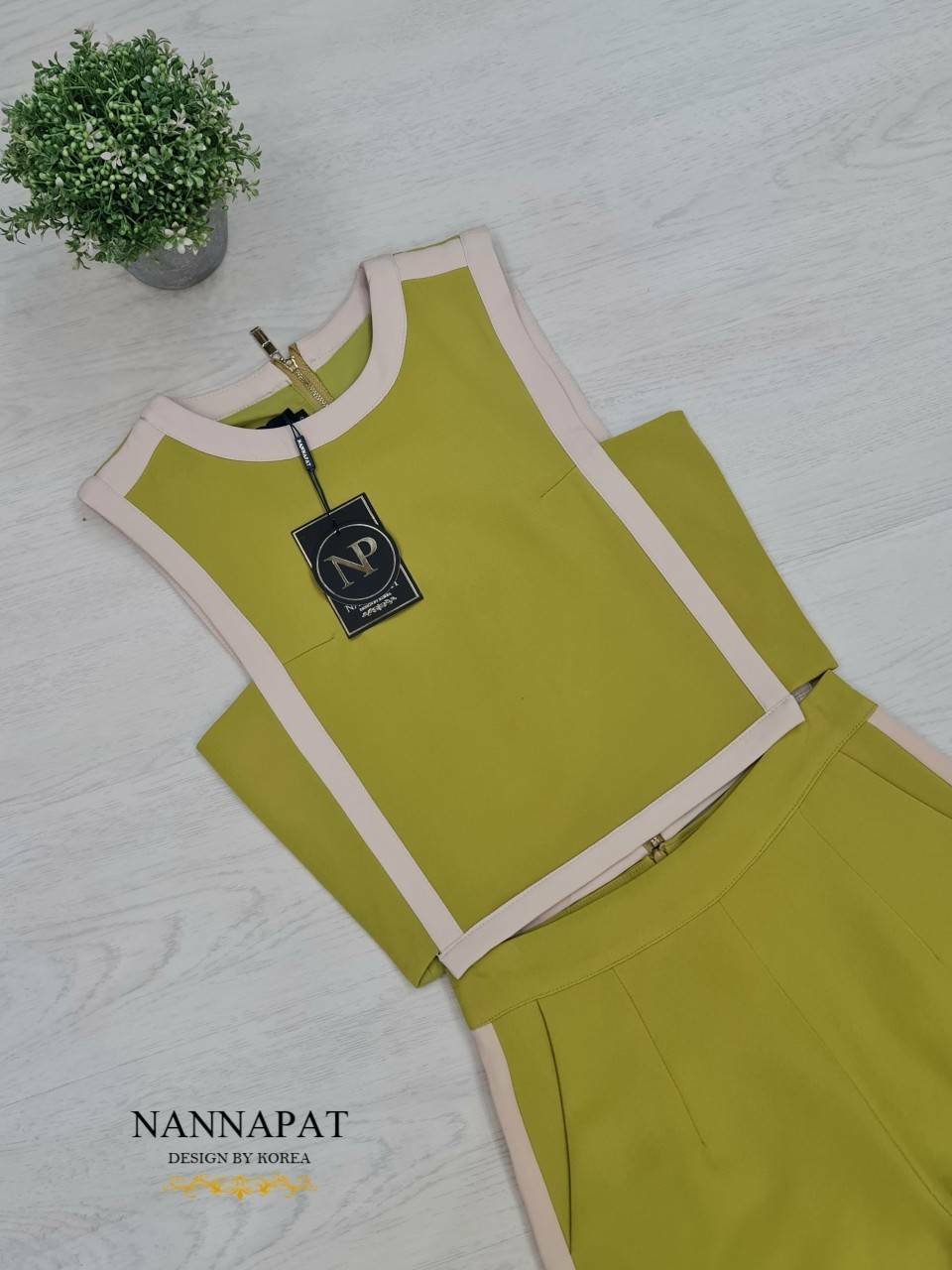 เสื้อแต่งแถบทูโทน ซิปหลังกระดุมข้าง