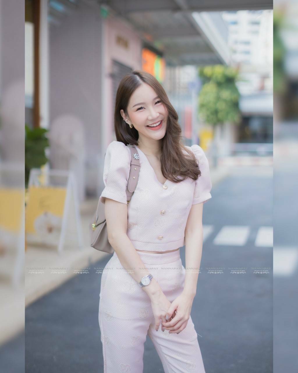 ผ้าทอลายกุหลาบ มีเทรคเชอร์