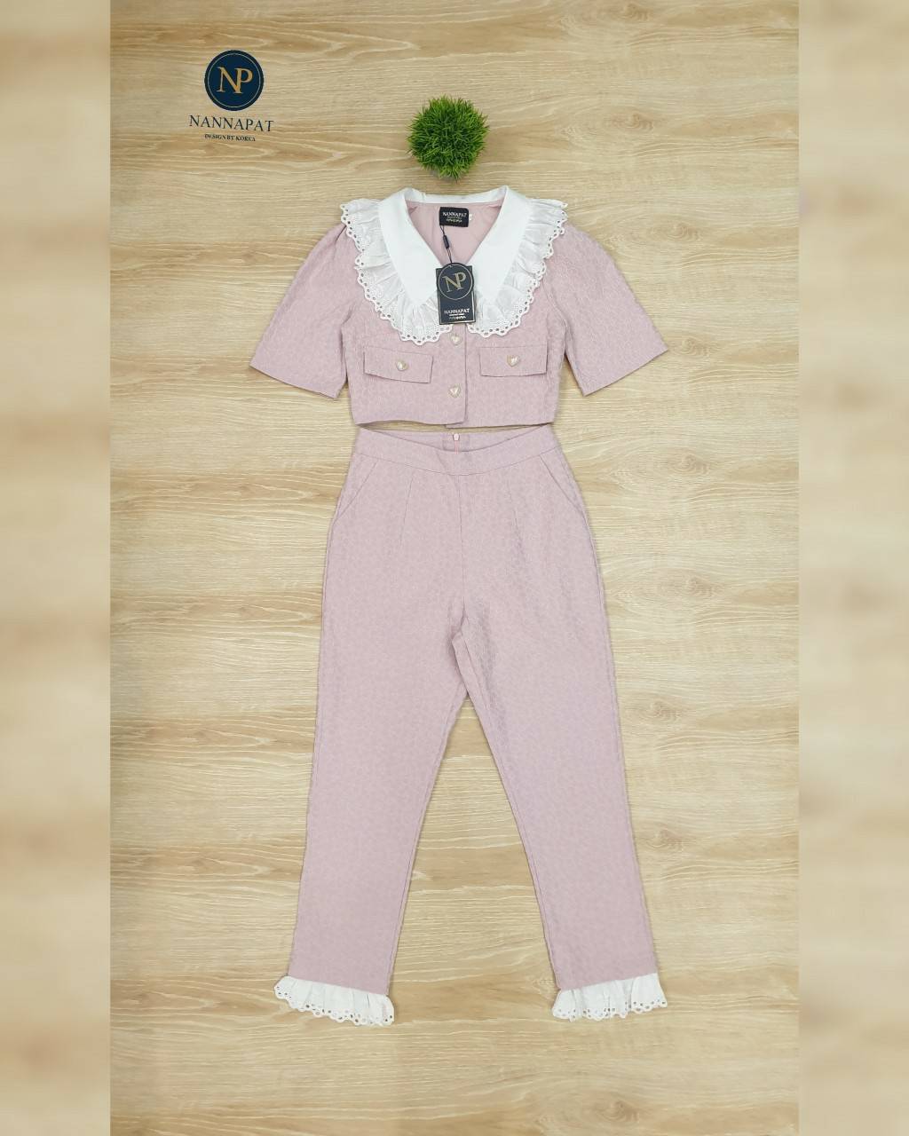 เซทกระดุมหัวใจแต่งปกคอเสื้อระบ่าย