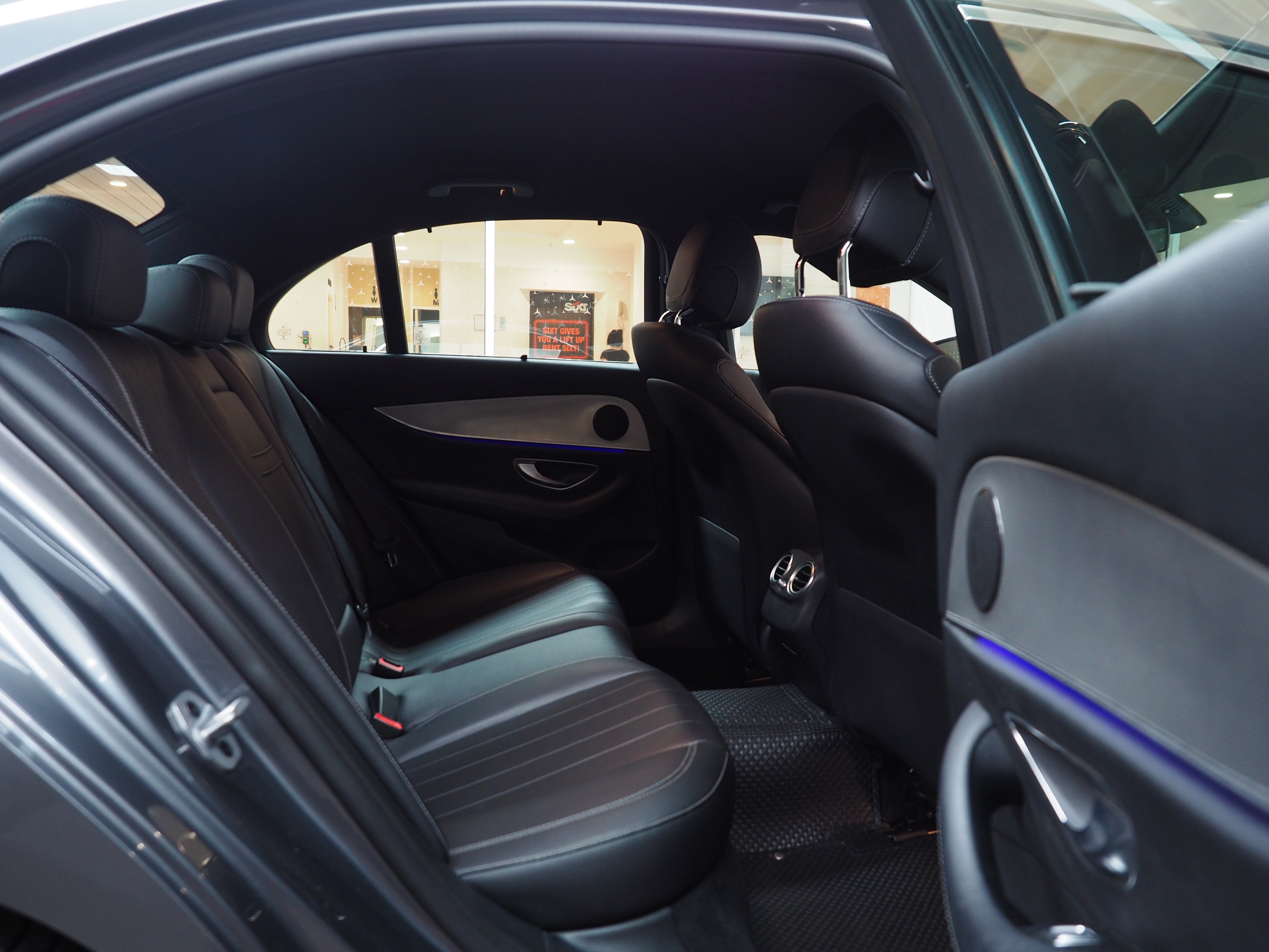 จองแล้ว E350e Avantgarde Plug In Hybrid W213