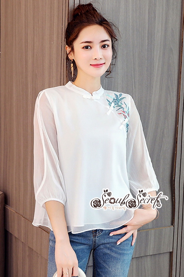 เสื้อสีขาวคลาสสิคลุคสาวหวานๆ