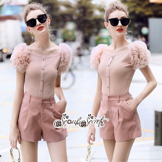 ผ้าไหมสีชมพูคอเหลี่ยมผ้ายืดได้