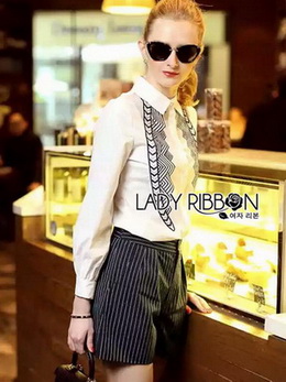 เซ็ตเสื้อเชิตสีขาวปักลายและกางเกงลายทาง