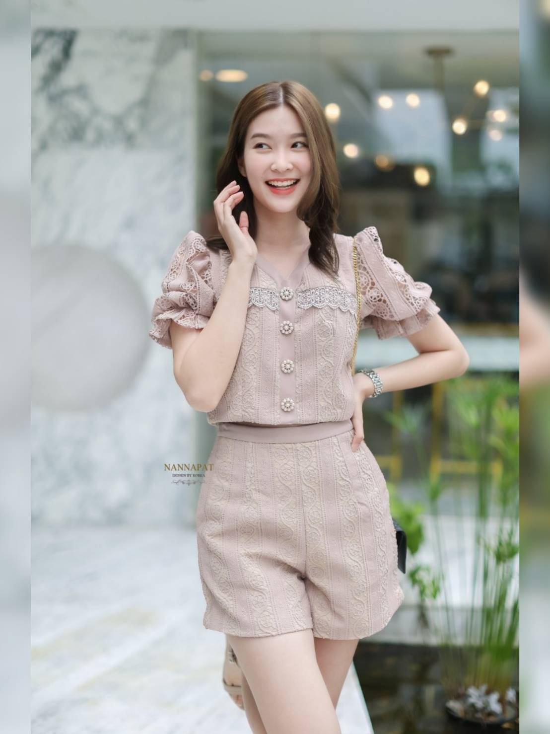 เสื้อซิปหลัง แต่งกระดุมหน้าสีทูป