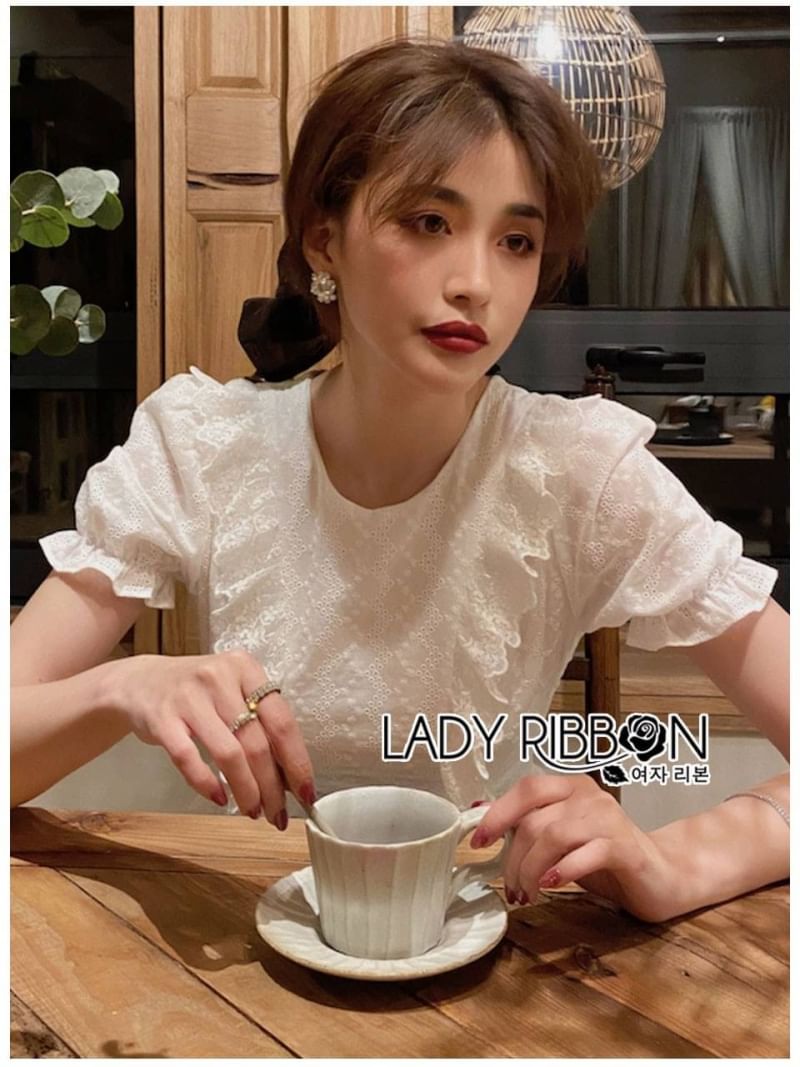 เดรสผ้าคอตตอนฉลุลาย