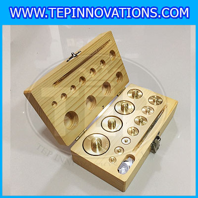 ตุ้มน้ำหนักทองเหลืองชุด 500g Class M1 ชุดตุ้มน้ำหนักทองเหลือง 500g พร้อมที่คีบ บรรจุในกล่องไม้ (ใบเซอร์ ISO17025 เพิ่มเงิน 5,150 บาท)