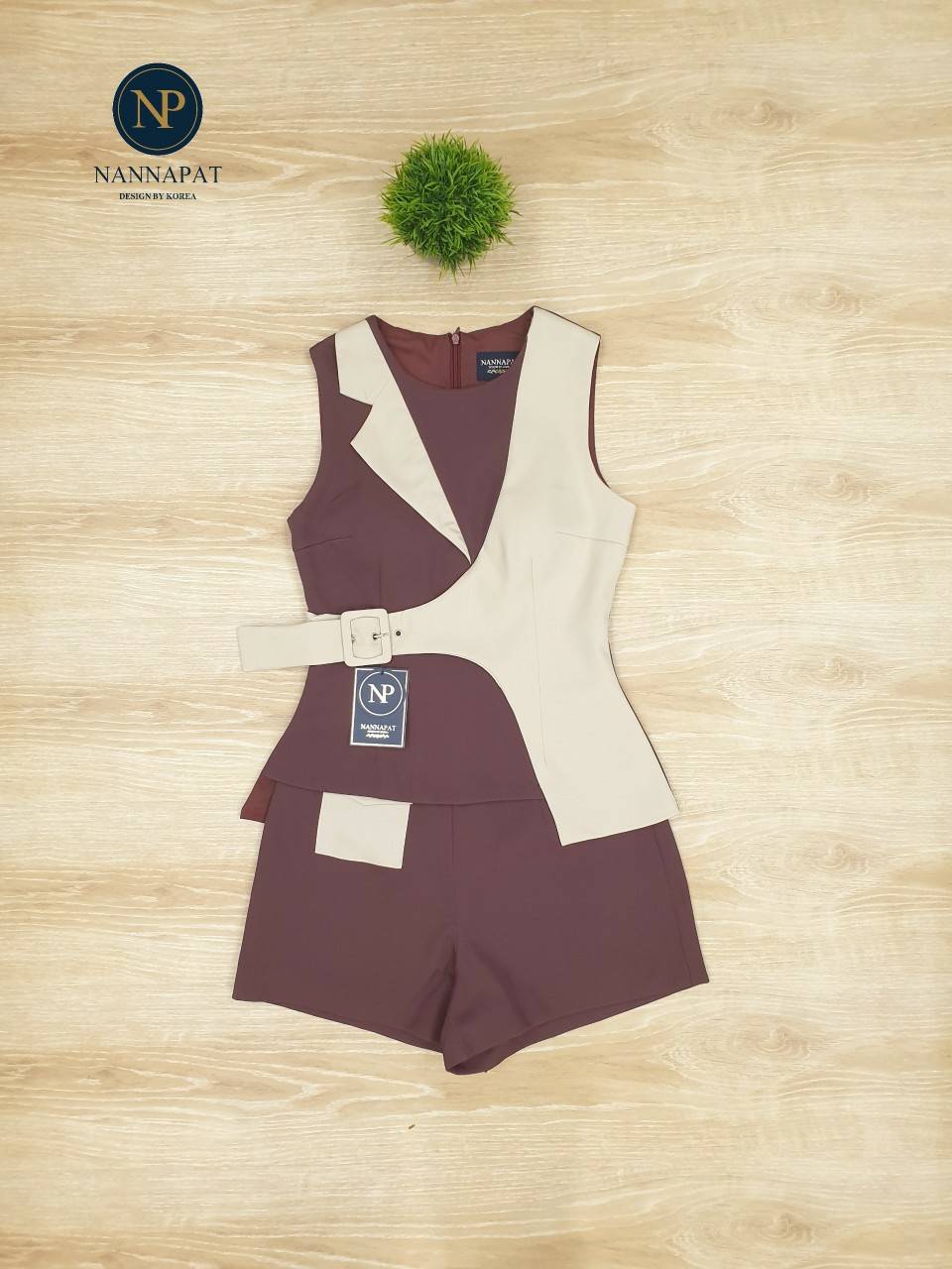 เสื้อมีฟองน้ำแต่งเข็มขัดรัด