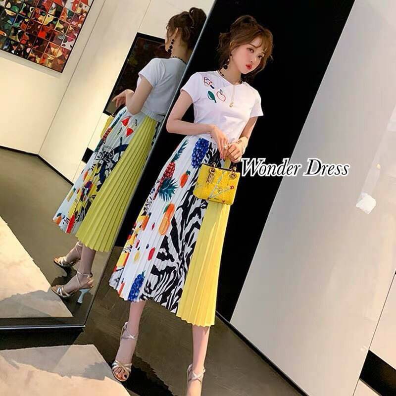 เซทเสื้อยืดกับกระโปรงอัดพีชลายสวย